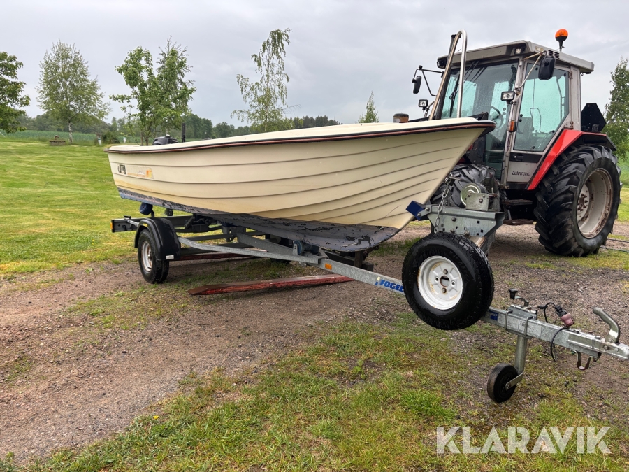 Båt Uttern 4300 med motor och vagn