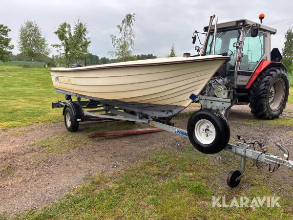 Båt Uttern 4300 med motor och vagn