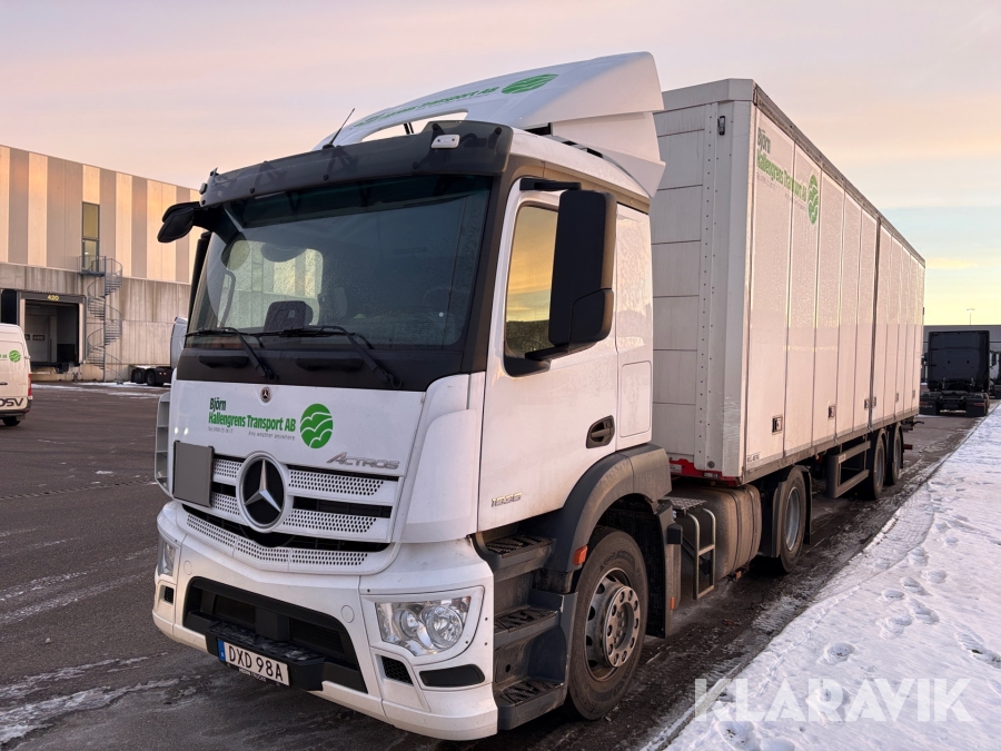 Lastbil Mercedes-Benz Actros 1836 med Kel-Berg City Trailer