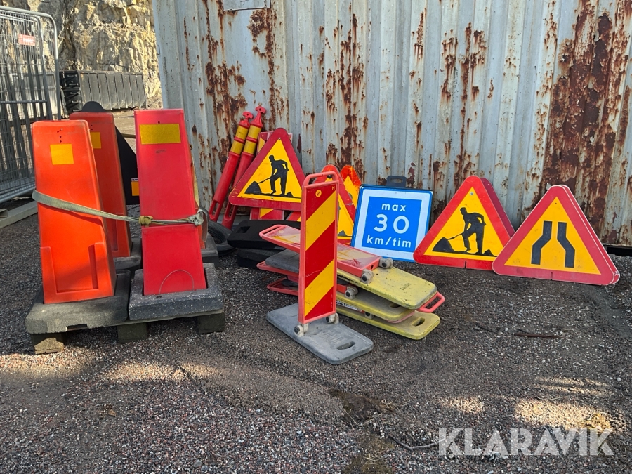 TA-material blandade varningsskyltar