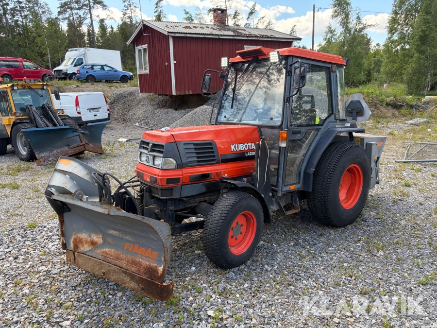 Traktor Kubota L4200 med redskap