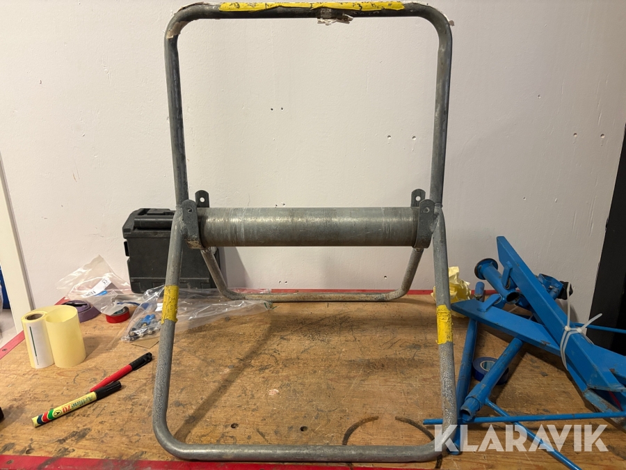 Ställning / hållare för kabel eller papper