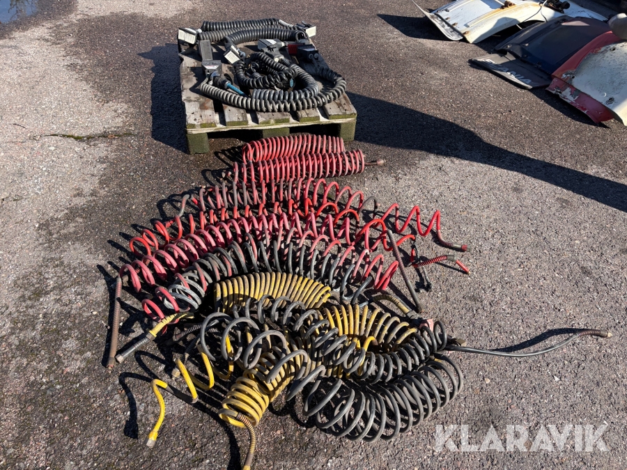Parti med elkablar & luftslangar