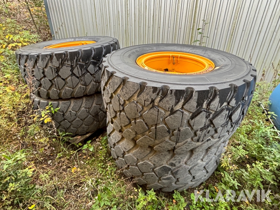 Entreprenaddäck Michelin 600/65R25 på fälg