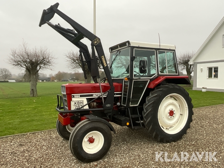 Traktor International 584 med lastare