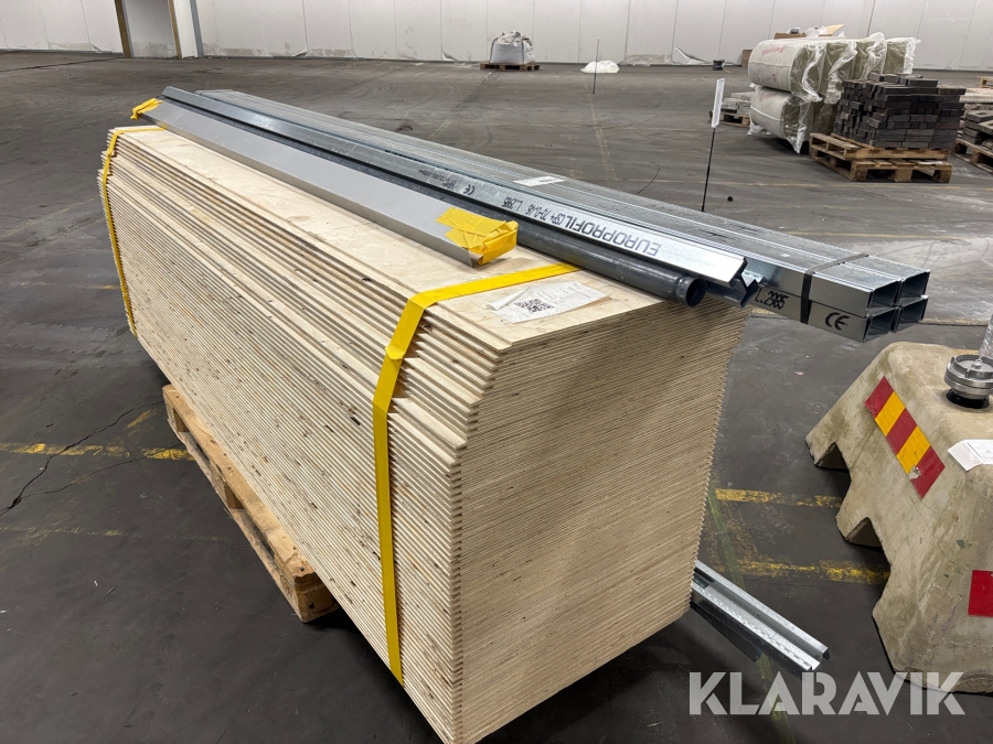 Golvskivor - träskivor 600x2400x12mm ca 60st