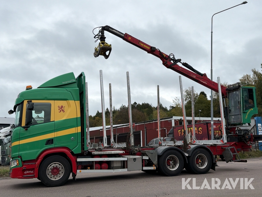 Timmerbil Scania R650 V8 med timmerkran