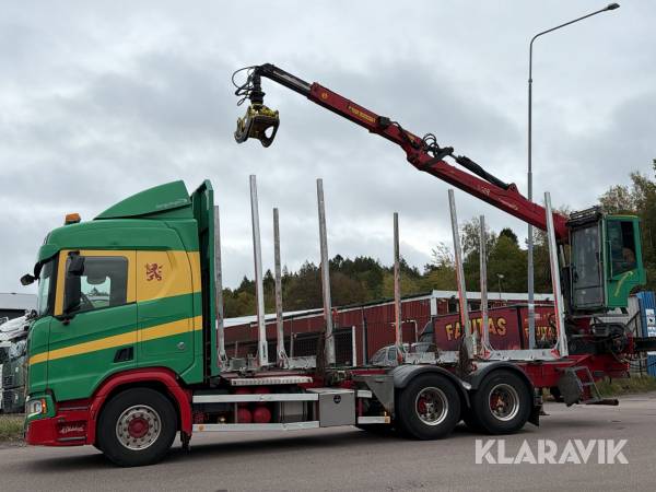 Timmerbil Scania R650 V8 med timmerkran
