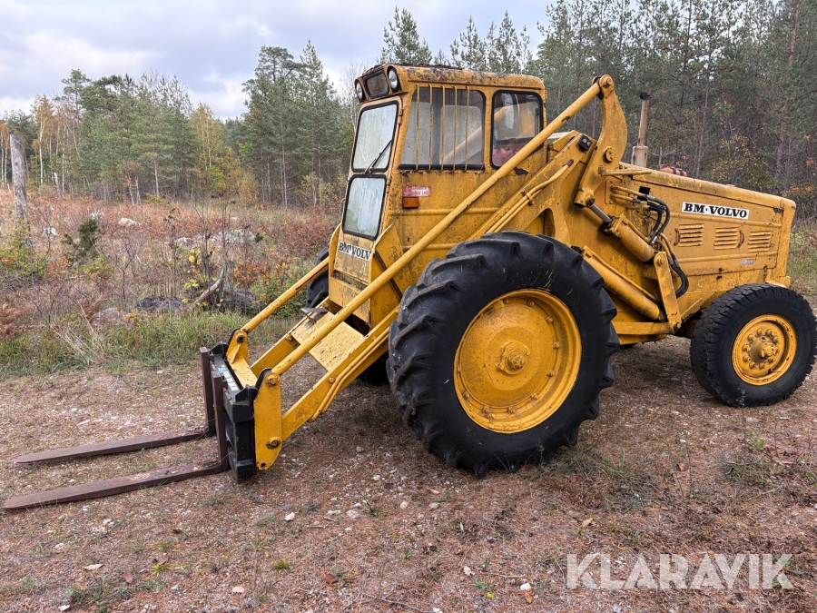 Baklastare Volvo BM LM 225 med skopor & gafflar