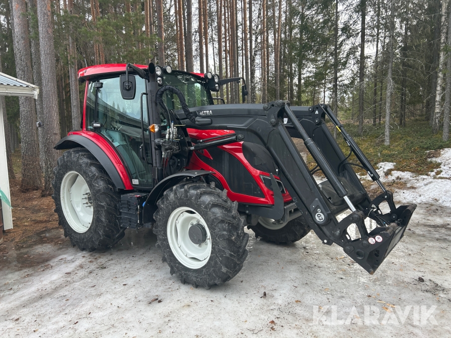 Traktor Valtra A84 med lastare