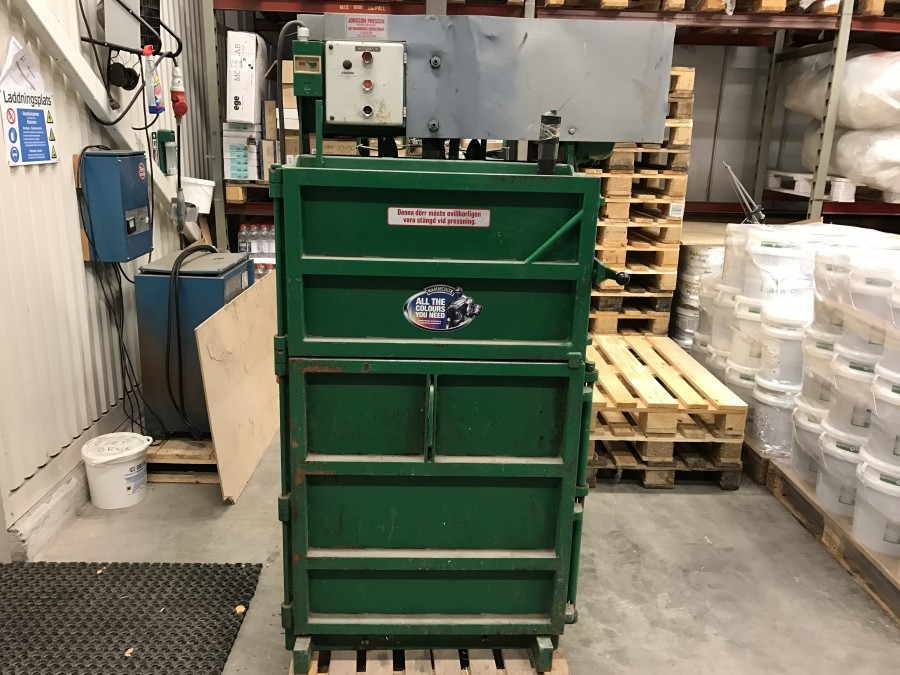 Komprimator / Kartongpress