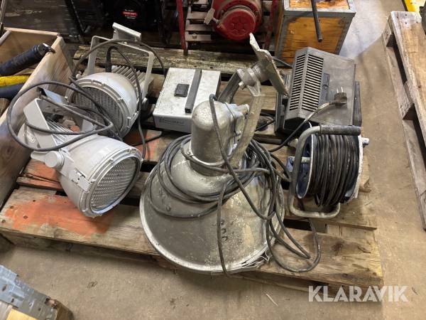 Blandpall med industrilampor, kabelvinda och motorvärmare