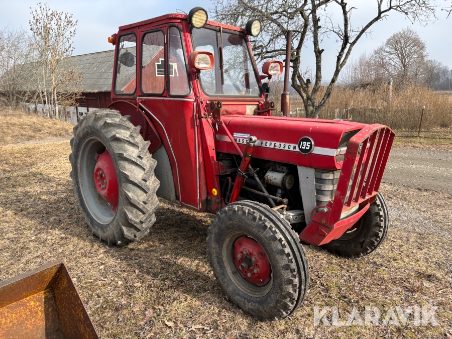 Traktor med lastare Massey Ferguson 135