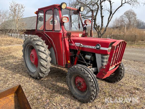 Traktor med lastare Massey Ferguson 135