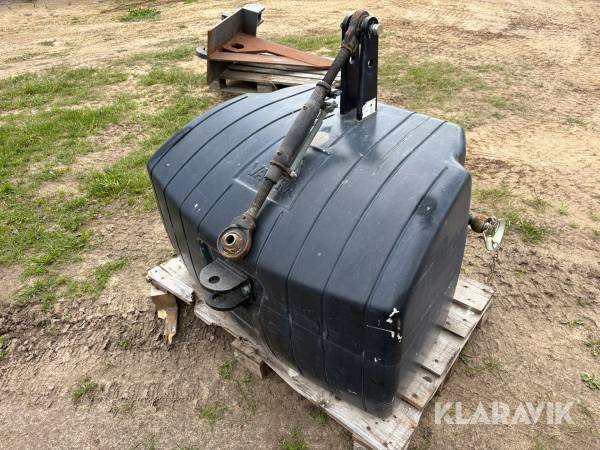 Frontvikt Valtra 1100kg med Trepunktsfäste