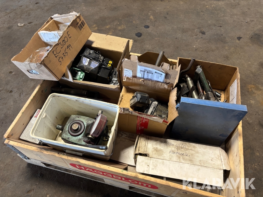 Blandpall med laddare och batterier Hitachi