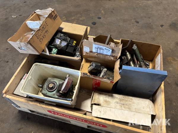 Blandpall med laddare och batterier Hitachi