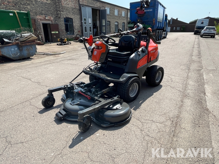 Gräsklippare Husqvarna P 525D med plog & saltspridare