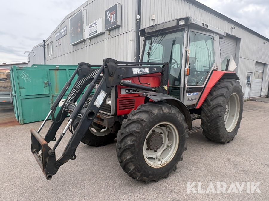Traktor Massey Ferguson 3050 med frontlastare och 2 st redskap