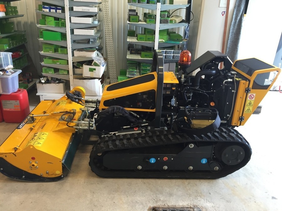 RADIOSTYRD SLÄNTKLIPPARE/REDSKAPSBÄRARE