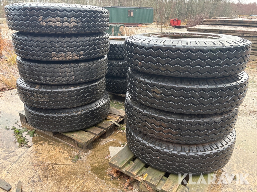 Helgjutna  däck till grävmaskin Trelleborg / Nokia 10.00-20 12st