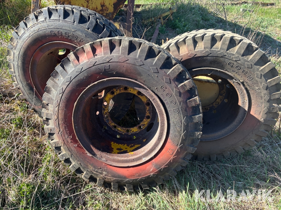 Däck med fälg Goodyear 10.00-20 för Scania