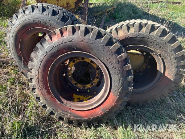 Däck med fälg Goodyear 10.00-20 för Scania