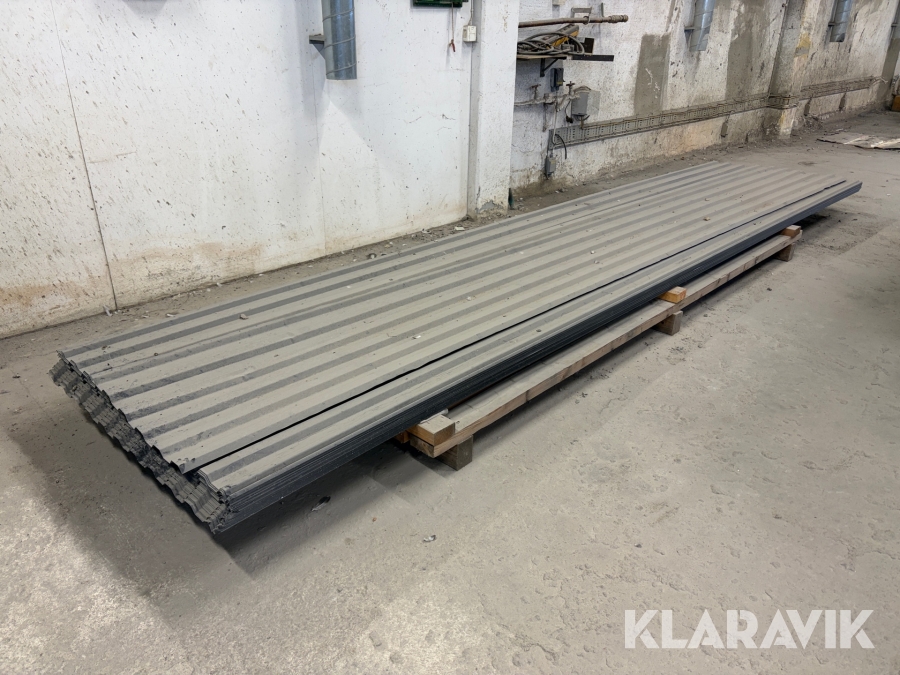 Takplåtar ca 26 st och vindskiveplåtar