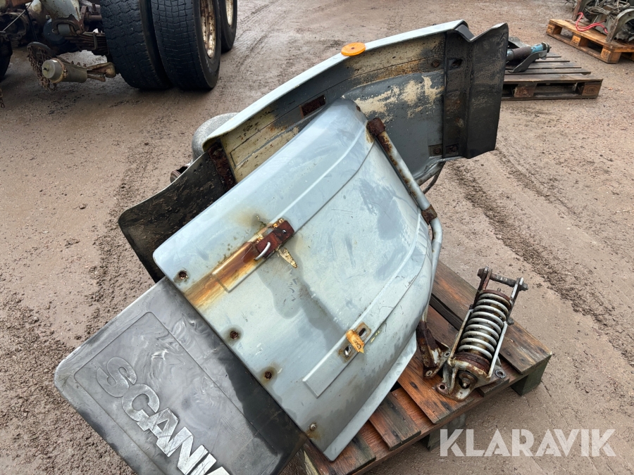 Framskärmar till Scania 142 2 stycken