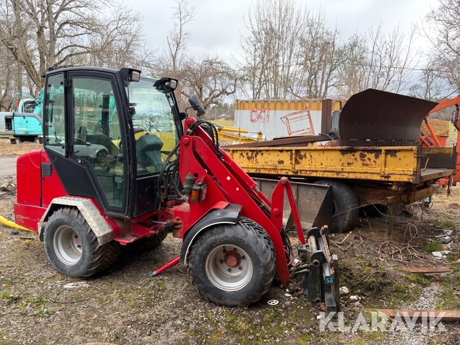 Kompaktlastare Schäffer 3050 med gafflar