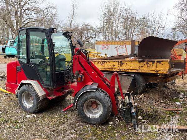 Kompaktlastare Schäffer 3050 med gafflar