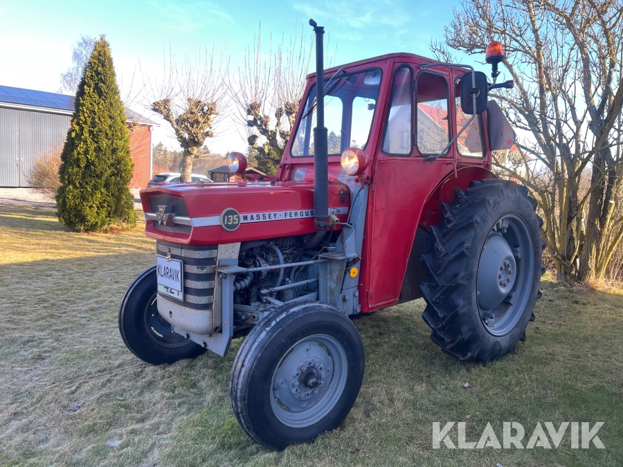 Traktor med lastare Massey Ferguson 135