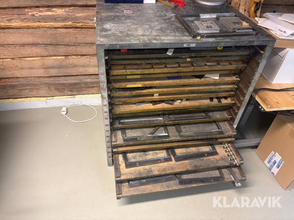 Monteringskast med monteringstillbehör