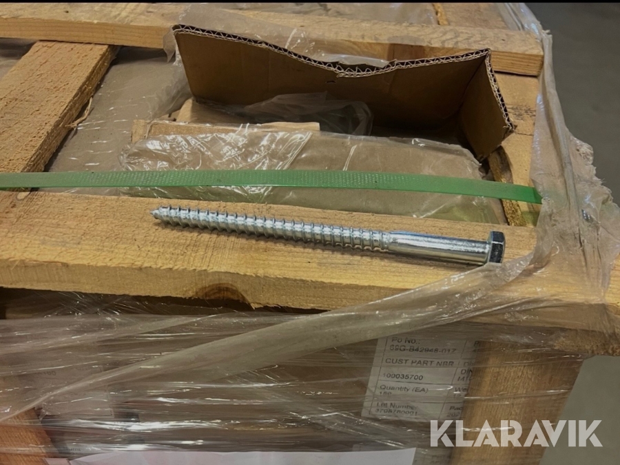 Pall med franska träskruvar Ca 11250st skruvar