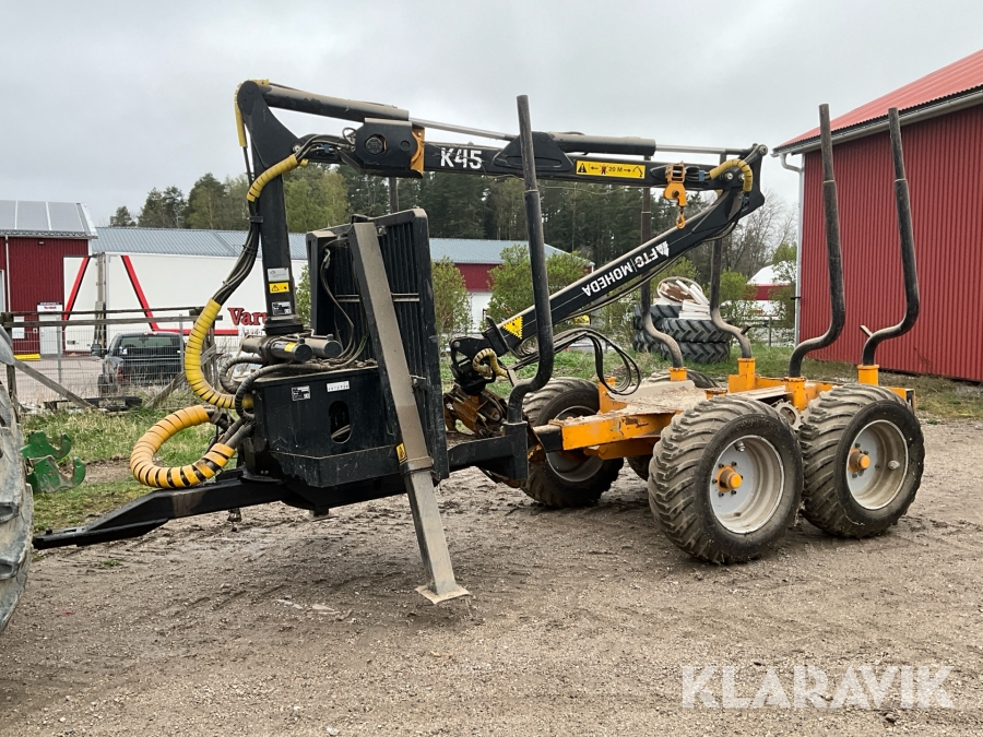 Skogsvagn Moheda FTG 101 4WD med K45 kran