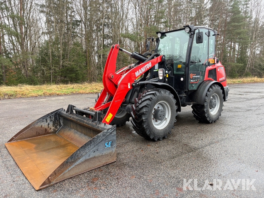 Hjullastare Manitou MLA7-75H med skopa, gaffflar och vikplog