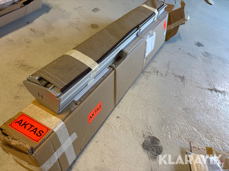 Solcellsdriven fönstermarkis Hestra Tage