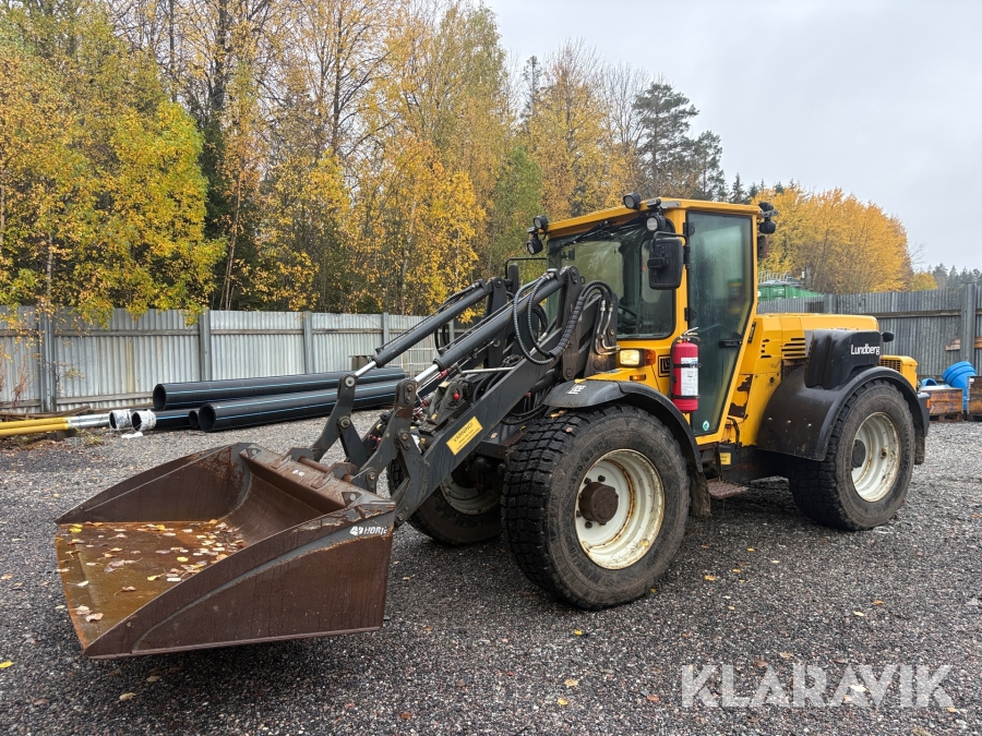 Hjullastare Lundberg 6240 med vikplog & sandspridare