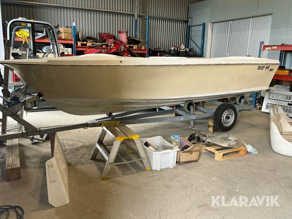 Båt med båttrailer Selco 18 kabin tk-trailer 1100kg