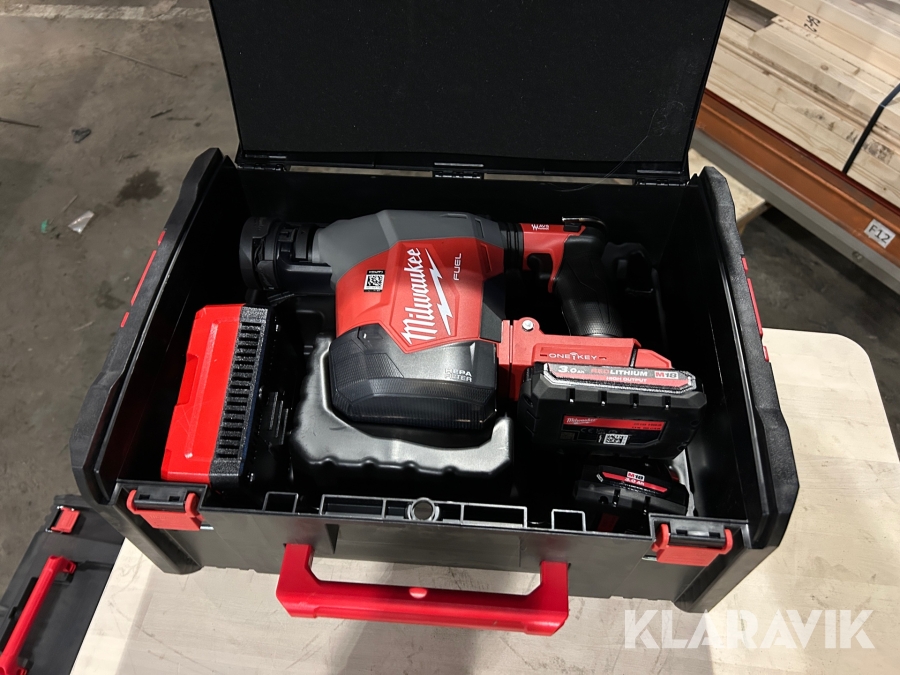 Slagborrmaskin Milwaukee M18 FHAFOH16 med inbyggd dammsugare