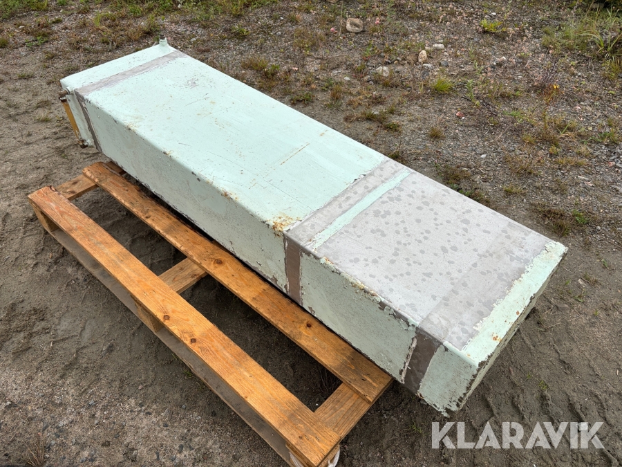 Rostfri tank med nivåglas