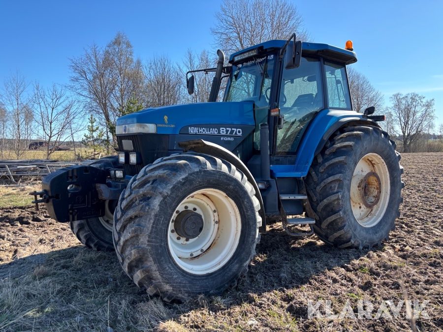 Traktor New Holland 8770 4WD