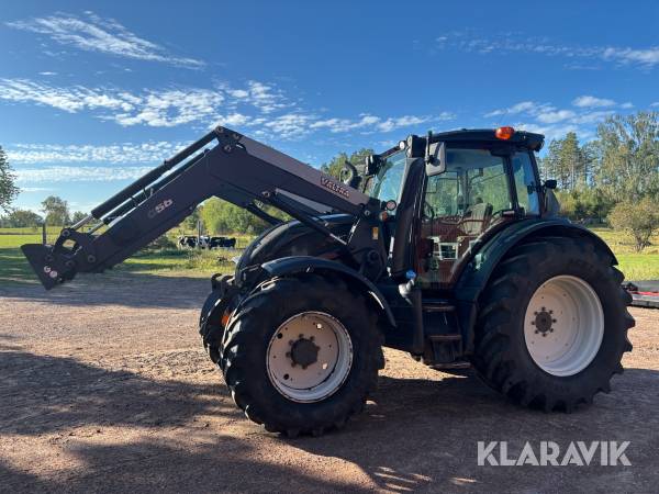 Traktor Valtra N154E med lastare och frontlyft