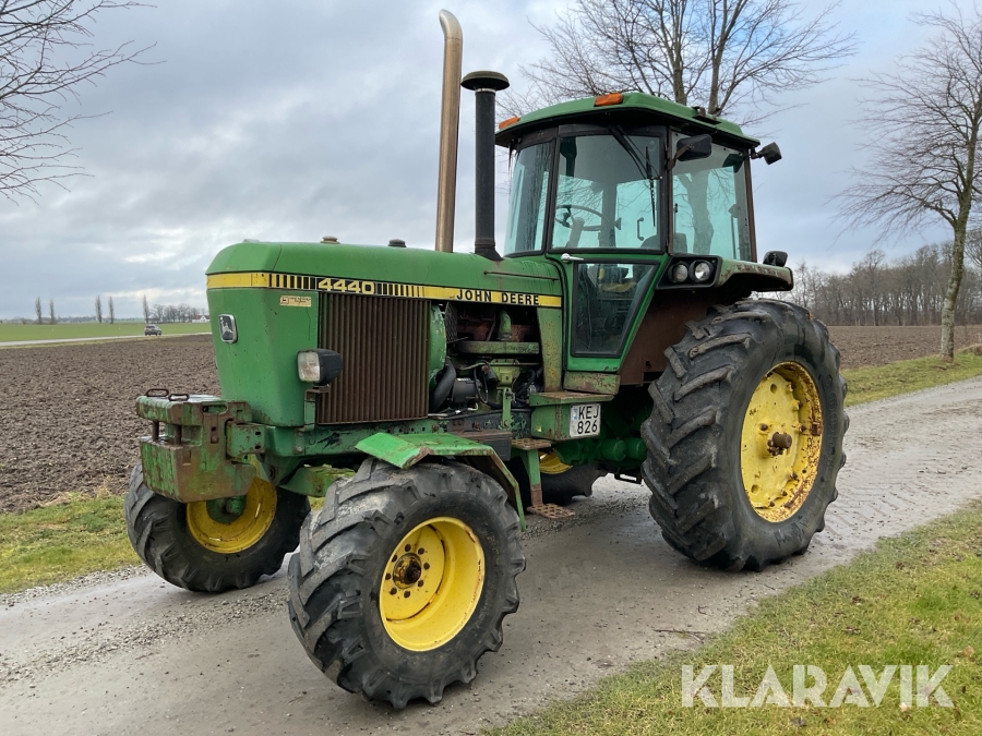 Traktor John Deere 4440