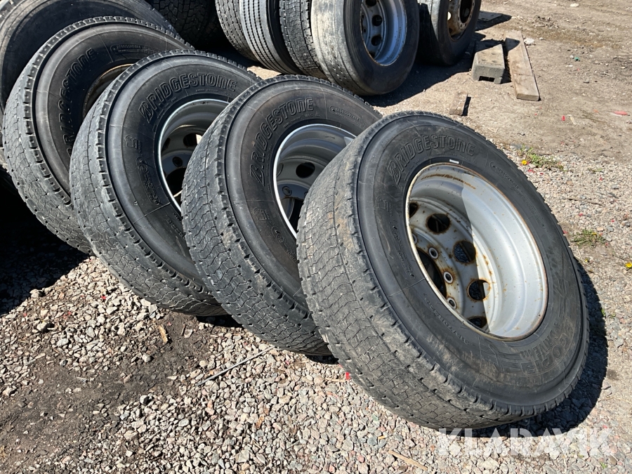 Lastbilsdäck med fälg  Bridgestone 315/70-22,5 4st