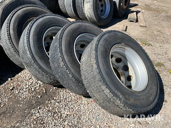 Lastbilsdäck med fälg  Bridgestone 315/70-22,5 4st