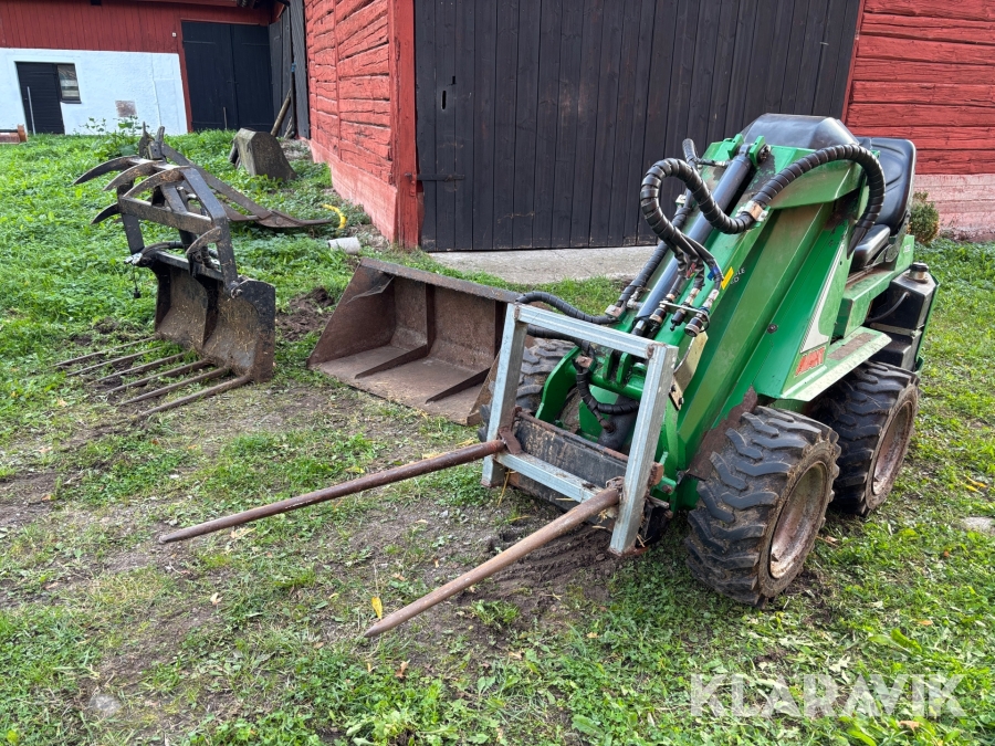 Redskapsbärare Avant 320 S med redskap