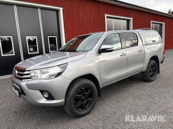 Pickup Toyota Hilux Dubbelhytt 2.4 AWD med flakkåpa