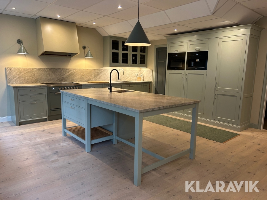 Kök Kvänum Ekeby/ Steneby med köksö & vitvaror Miele & Ilve