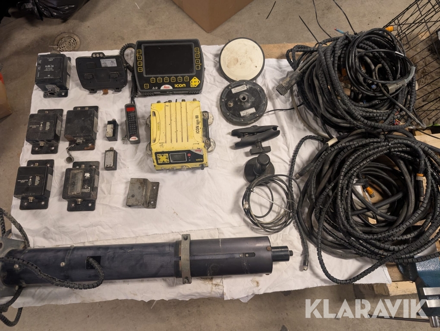 Leica IXE3 Icon 3D med GPS80 För maskin med knäckbom